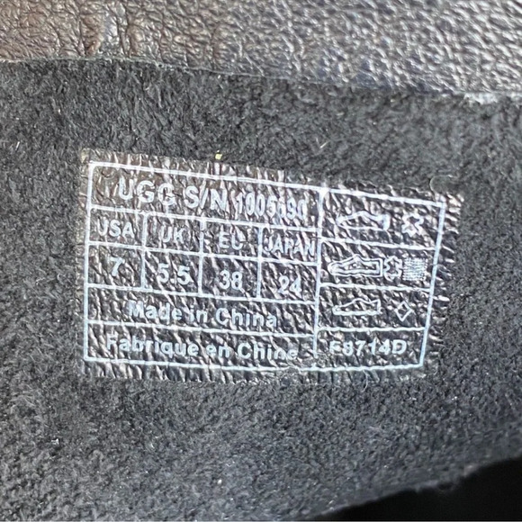 UGG WOMEN DREE BLACK LEATHER
BOOTS Sz 7 - Picture 11 of 11